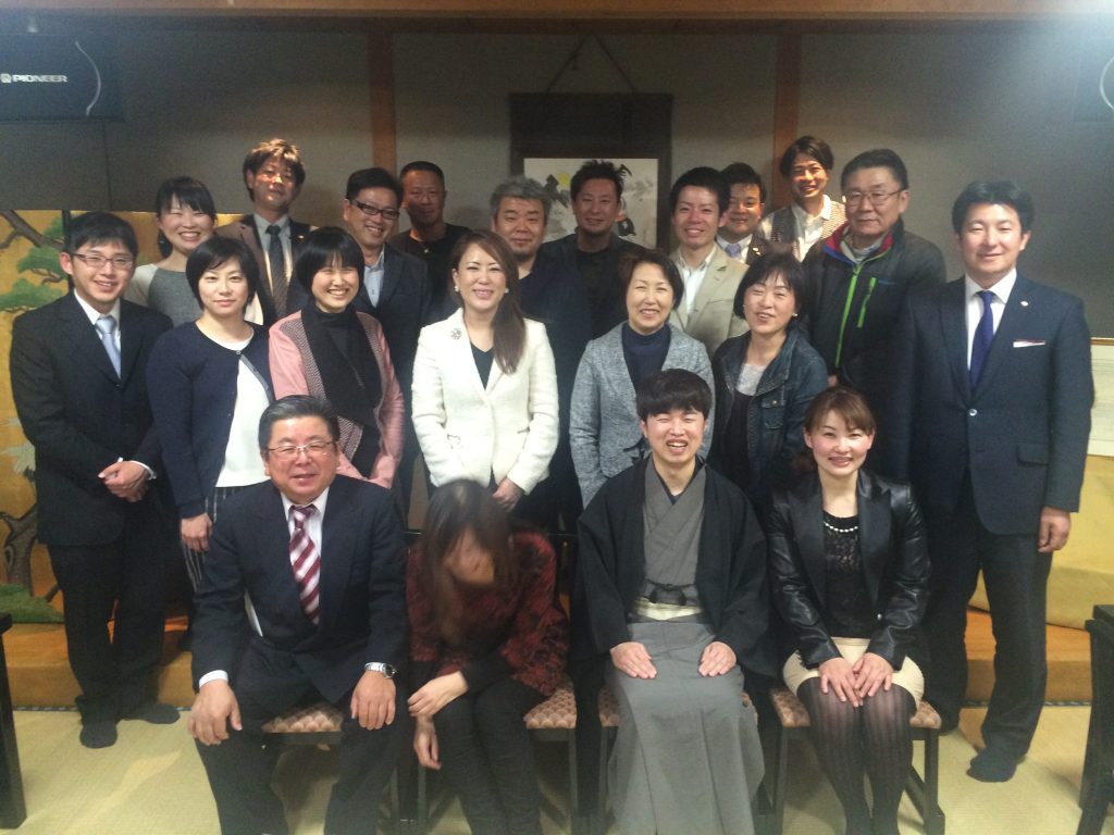 嬉野寿しにて永廉会。 皆さんで記念撮影。