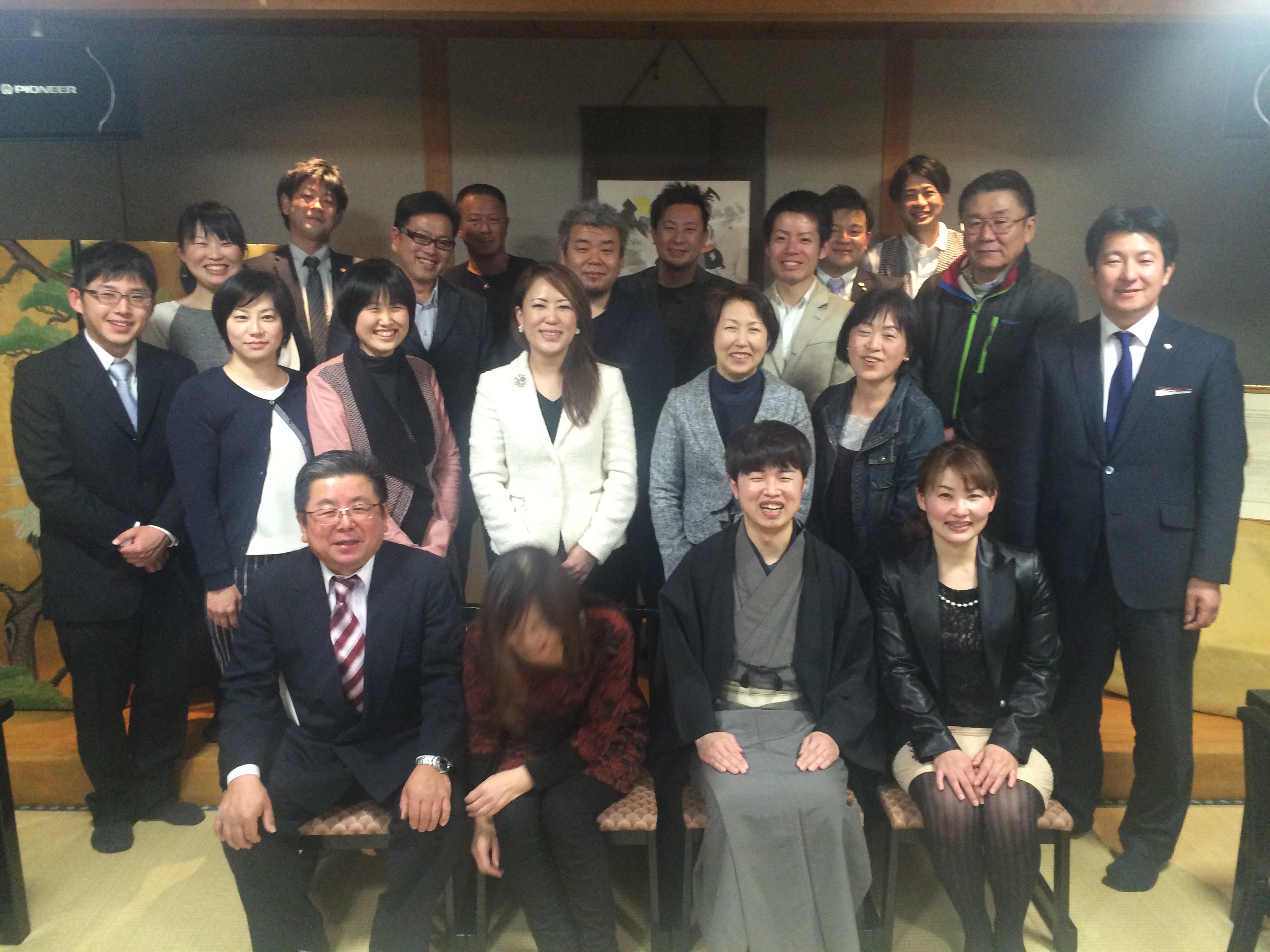 嬉野寿しにて永廉会。 皆さんで記念撮影。