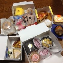 試食用で購入したたくさんのケーキ