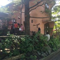 リリエンベルグ開店前に並ぶ