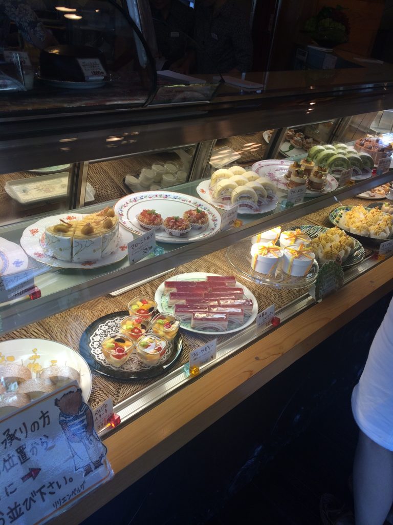 リリエンベルグの店内のショーケース