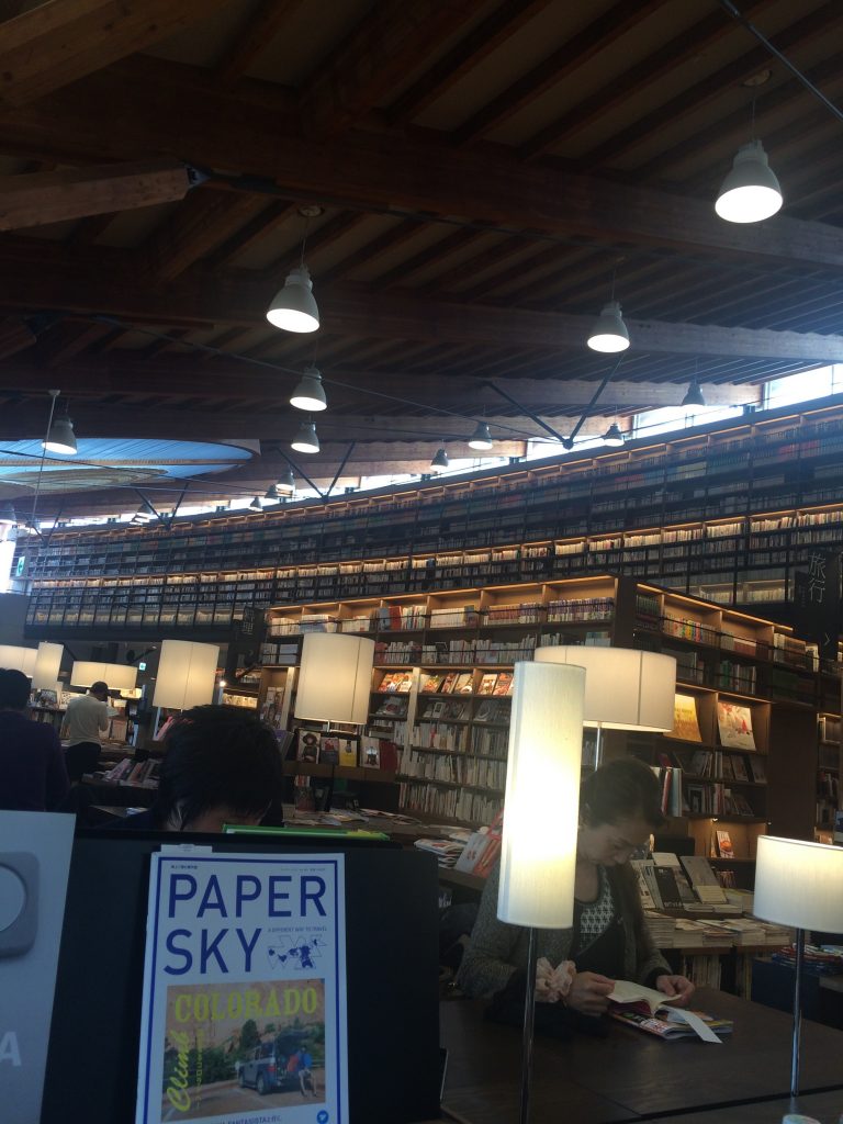 武雄図書館 圧巻の本棚