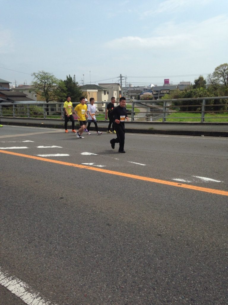 桜マラソン途中の坂本君