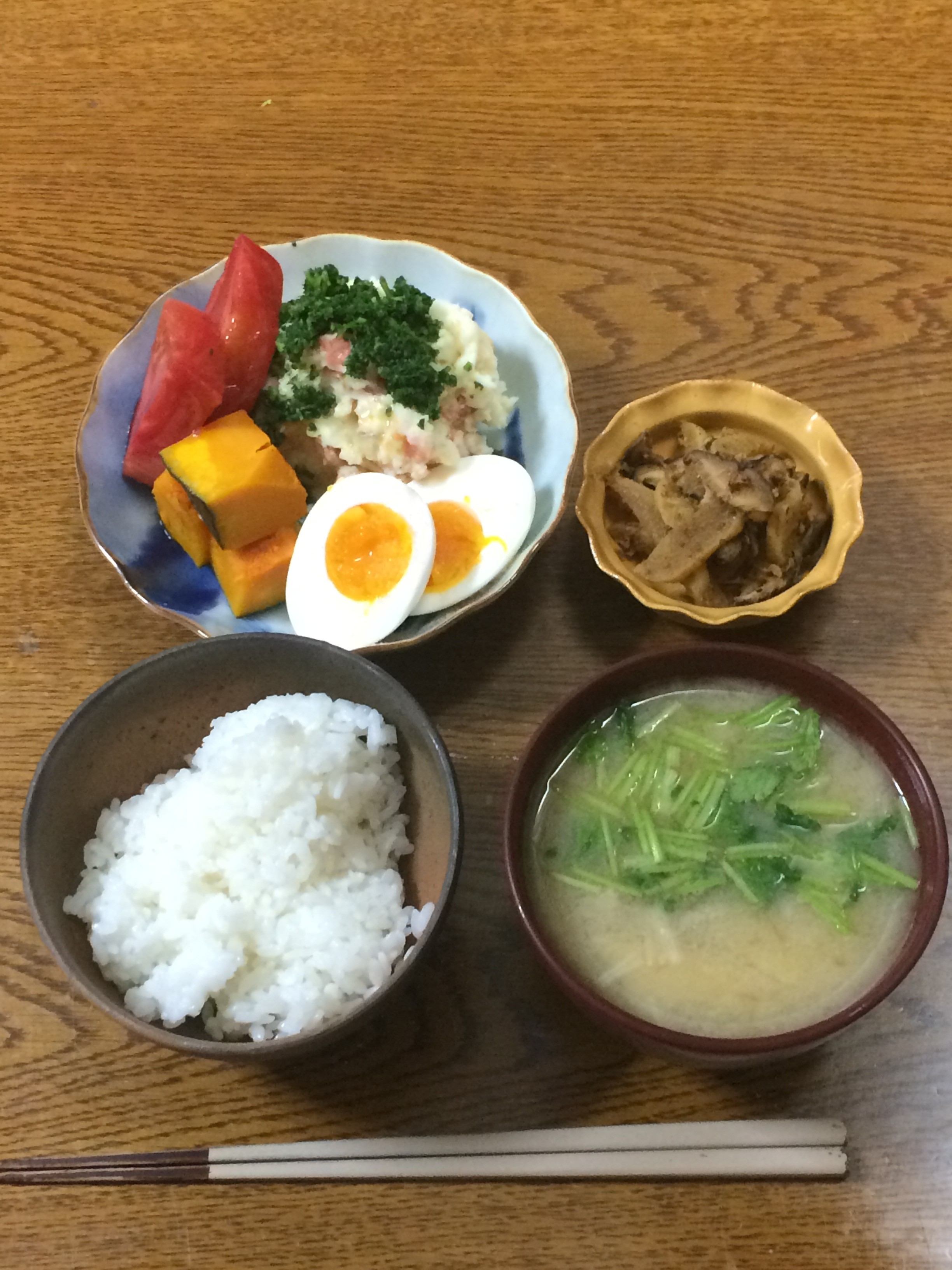 4月6日の朝食筍の味噌汁が最高