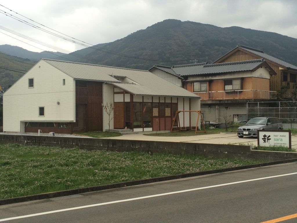 浜玉町のステーキハウス蜂の近くにあります