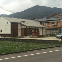 浜玉町のステーキハウス蜂の近くにあります