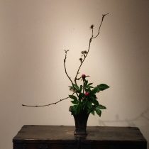 藤と芍薬を古銅に