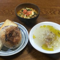 今日の朝食。新たまねぎのスープ