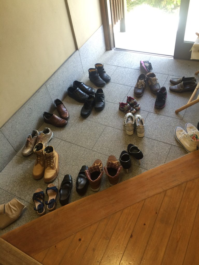 日曜日のたまご色のケーキ屋さんの玄関