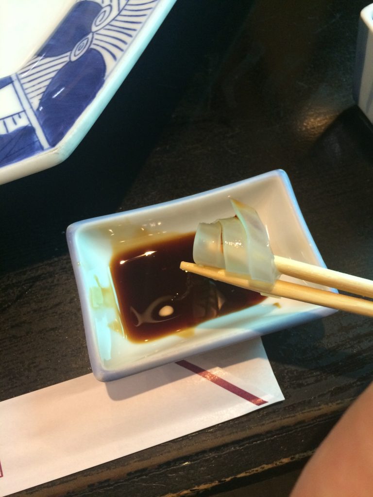 透き通ったイカの身は甘味と弾力が◎