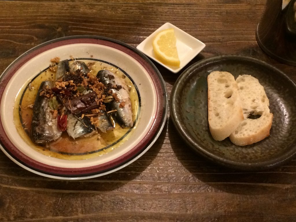 オイルサーディンのスパイスかけ