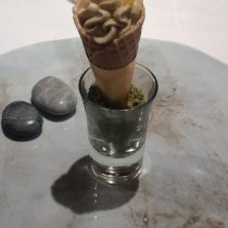 フォアグラのソフトクリーム仕立て