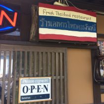 タイ料理屋さんの入口