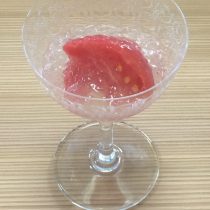 トマトのトマトジュレがけ