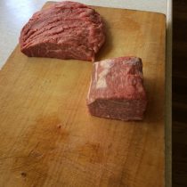 用意したお肉。ヒレとマル。