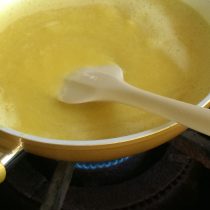 手作りのパイナップルのコンフィチュールを試作中♪