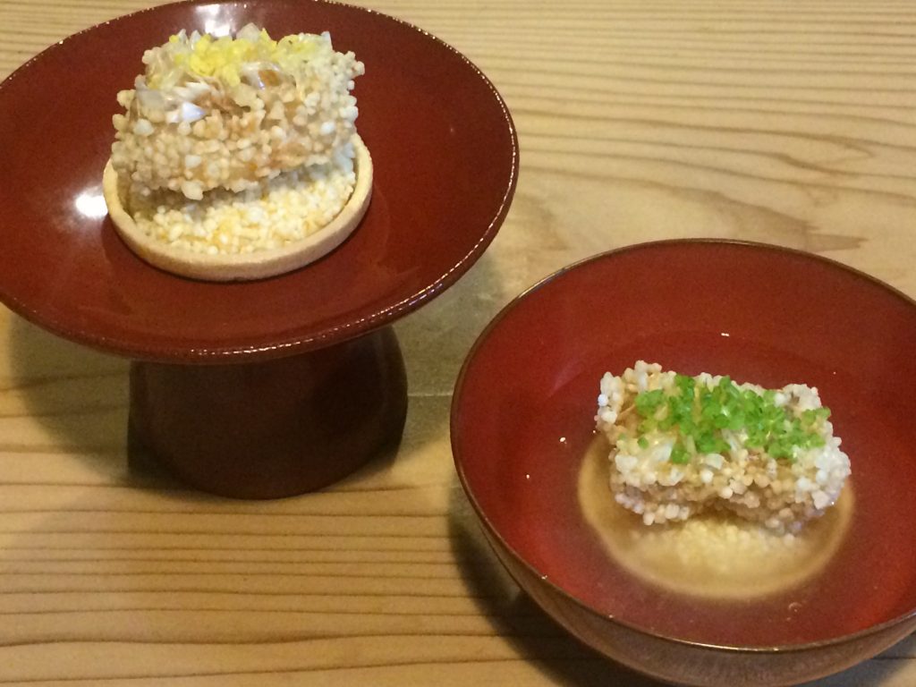 試作品。もち米が原料の最中を使った料理。2種の食べ方で。