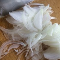 大量の玉ねぎを炒めます♪