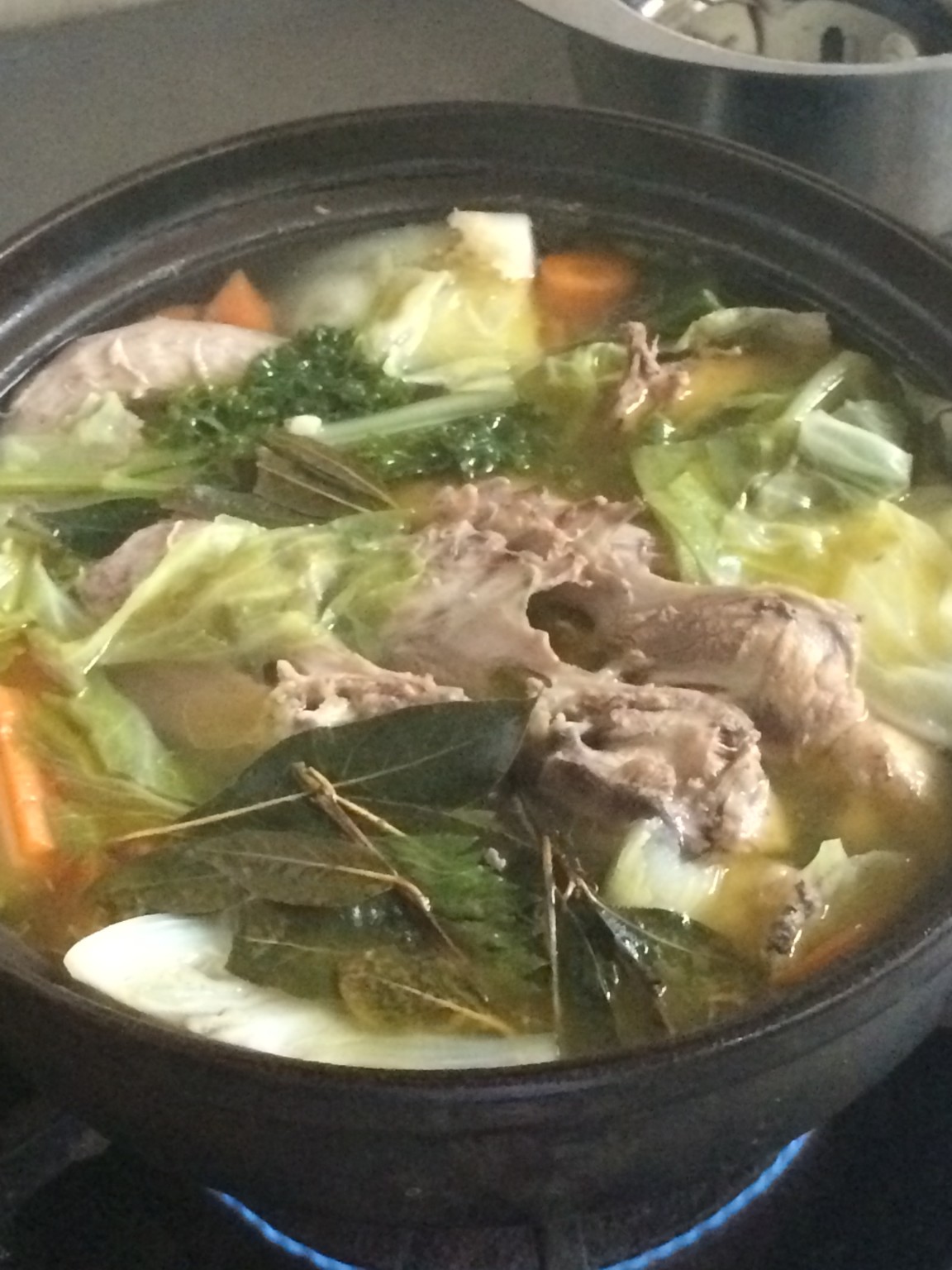 土鍋でコトコト炊いた鶏スープ☆