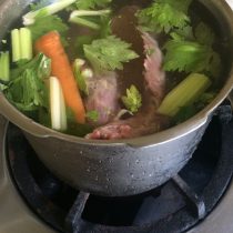 水からじっくりと煮出していきます！