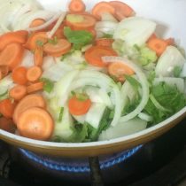 ミルポアを炒めます(^_^)