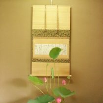 お盆の蓮の花