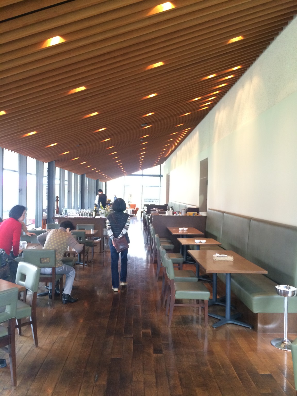 箱根ラリック美術館のレストランのLYS