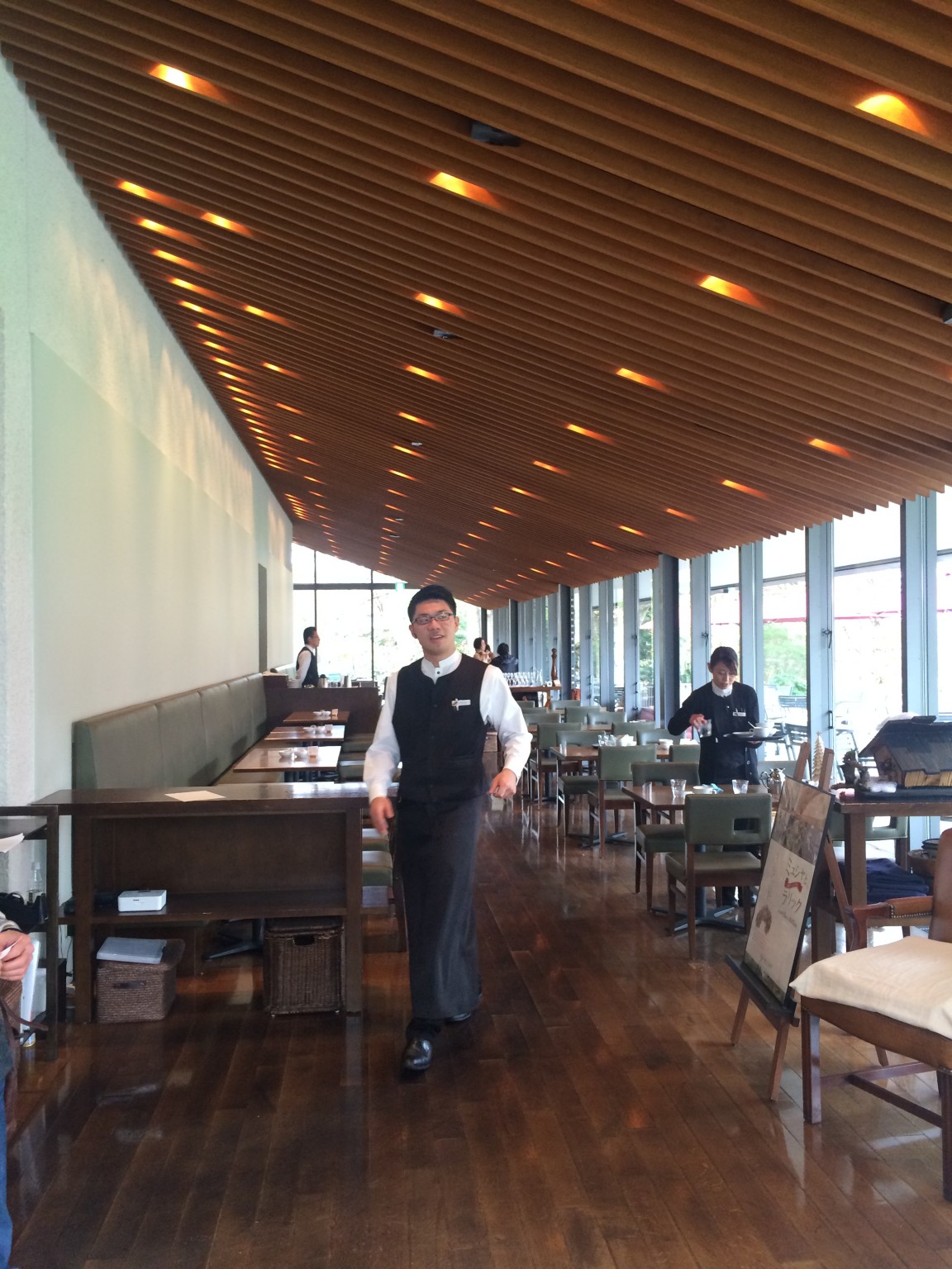 箱根ラリック美術館のレストランのLYS