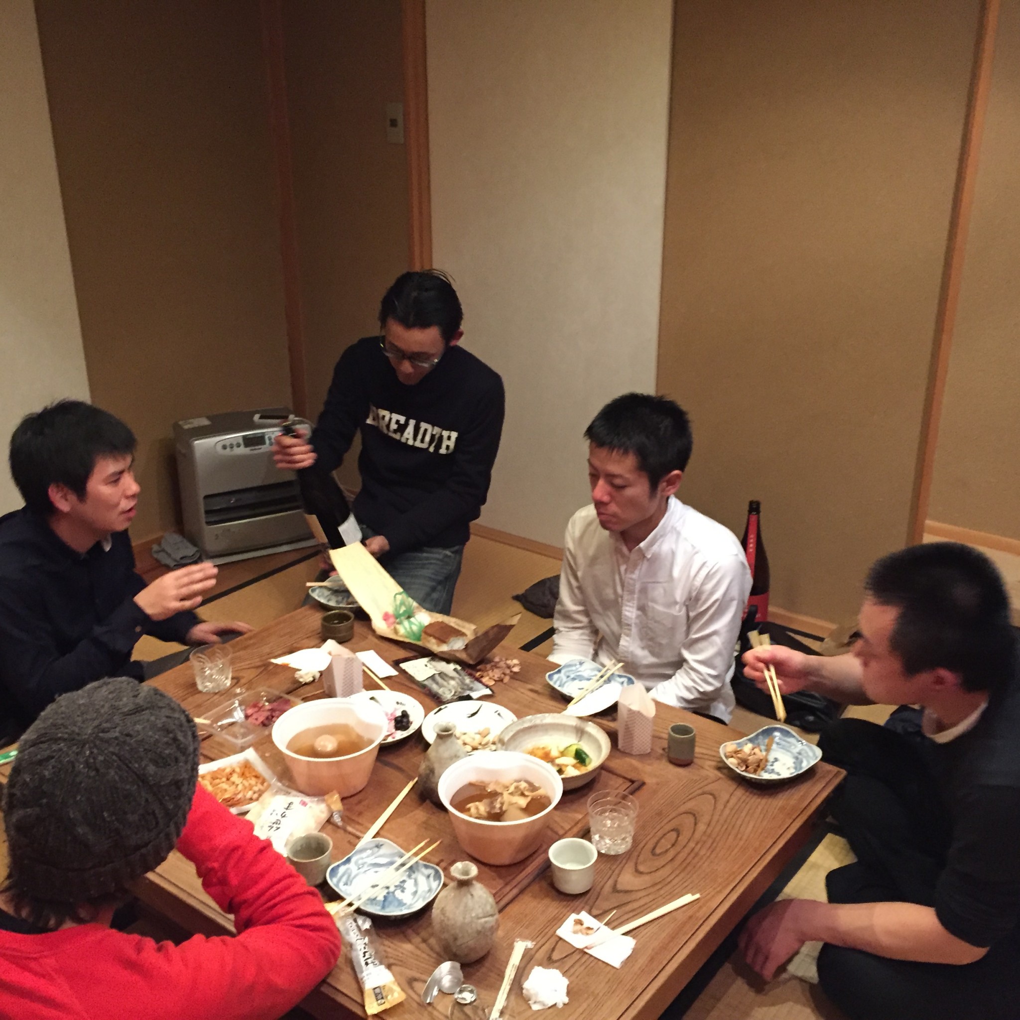 上から時計回りに1升瓶を持っている森次くん、僕、義兄、中野さん、健太郎さん☆