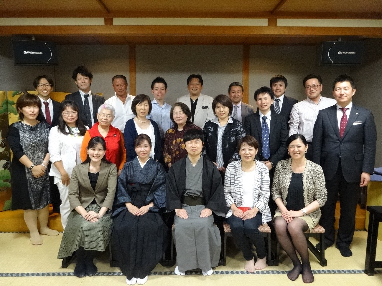 永廉会の参加者で記念撮影