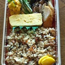 ロケ弁仕様のキッチンみのりの鳥めし弁当☆