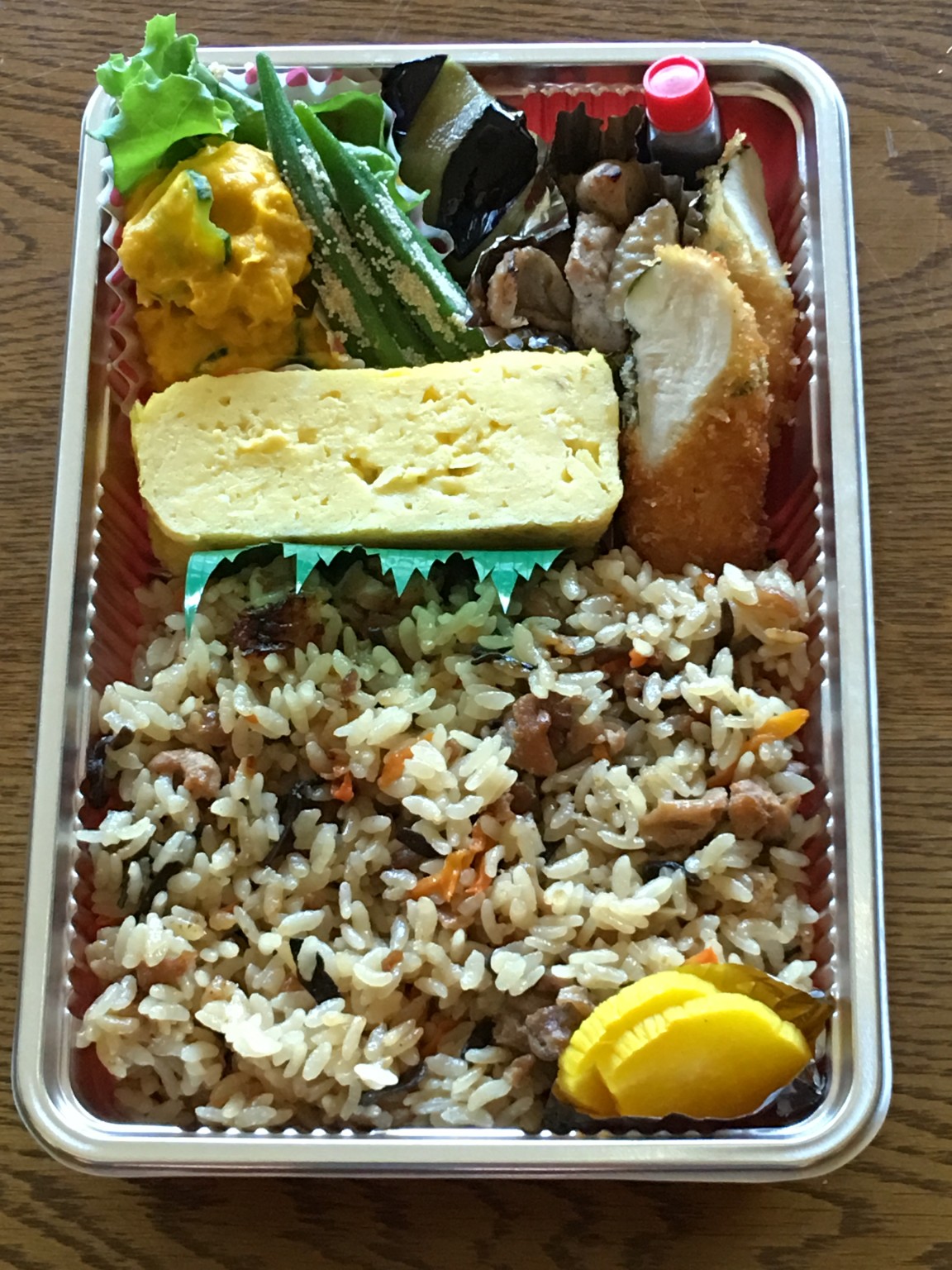 ロケ弁仕様のキッチンみのりの鳥めし弁当☆