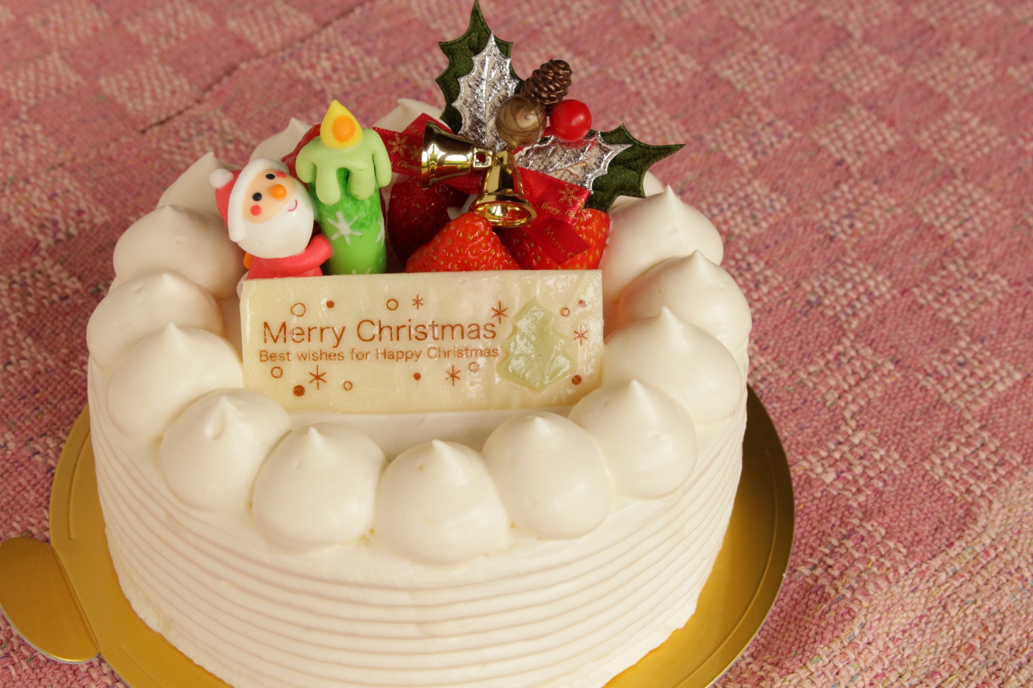クリスマスケーキです☆仕入れ状況によっては盛り付けに若干の変更がありあすので、ご了承くださいませ☆
