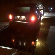 白煙を上げながら積載車に積まれる MINI☆