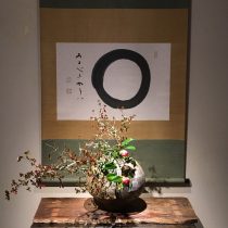 福村龍太さんの自然釉壺に活けました☆
