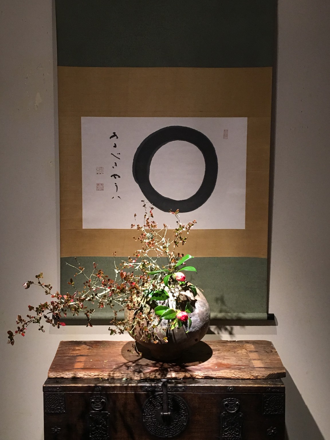 福村龍太さんの自然釉壺に活けました☆