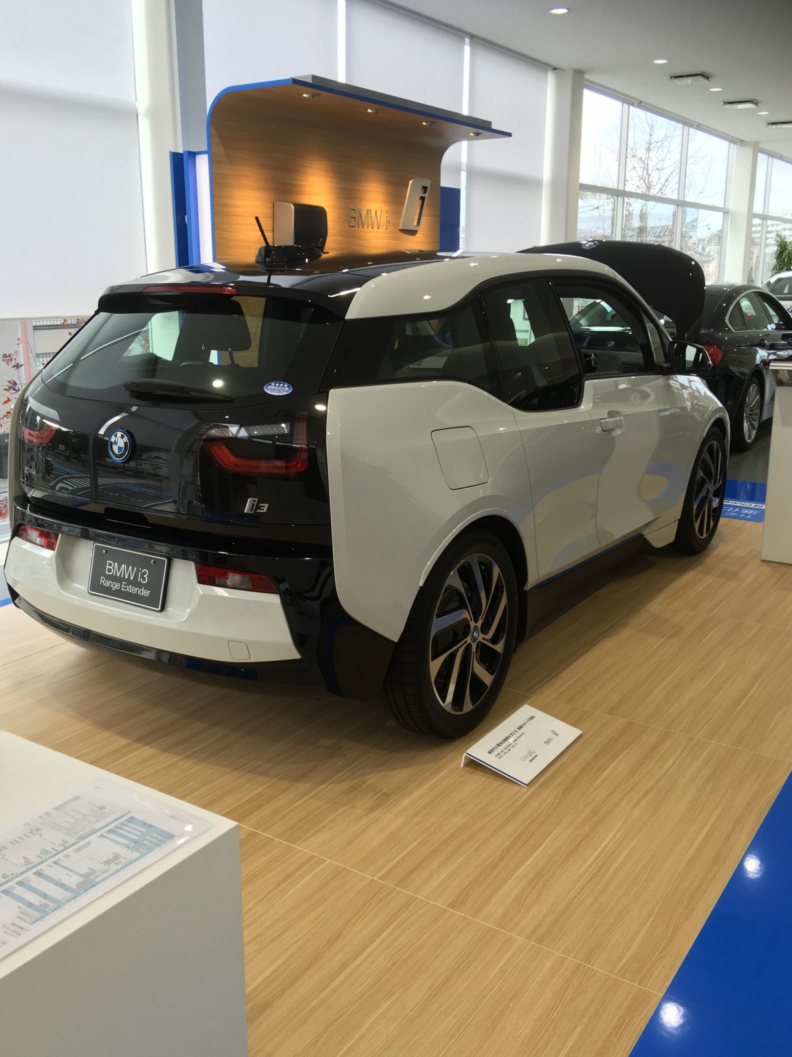 エコで未来感たっぷりのBMWi３☆